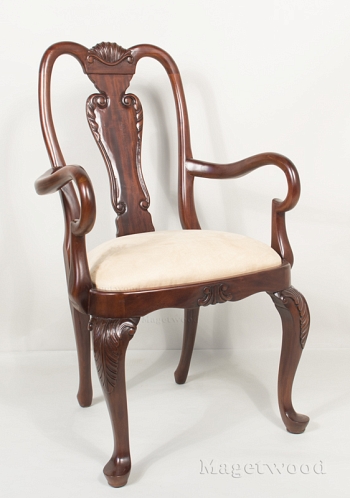 13136 Стул с подлокотниками в стиле Королевы Анны 61x60x110