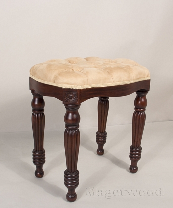 PF10 BIEGE Пуф, обитый бежевой тканью 50x40x50