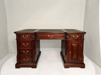 W010-B BROWN Кабинетный стол 140х75х77 см